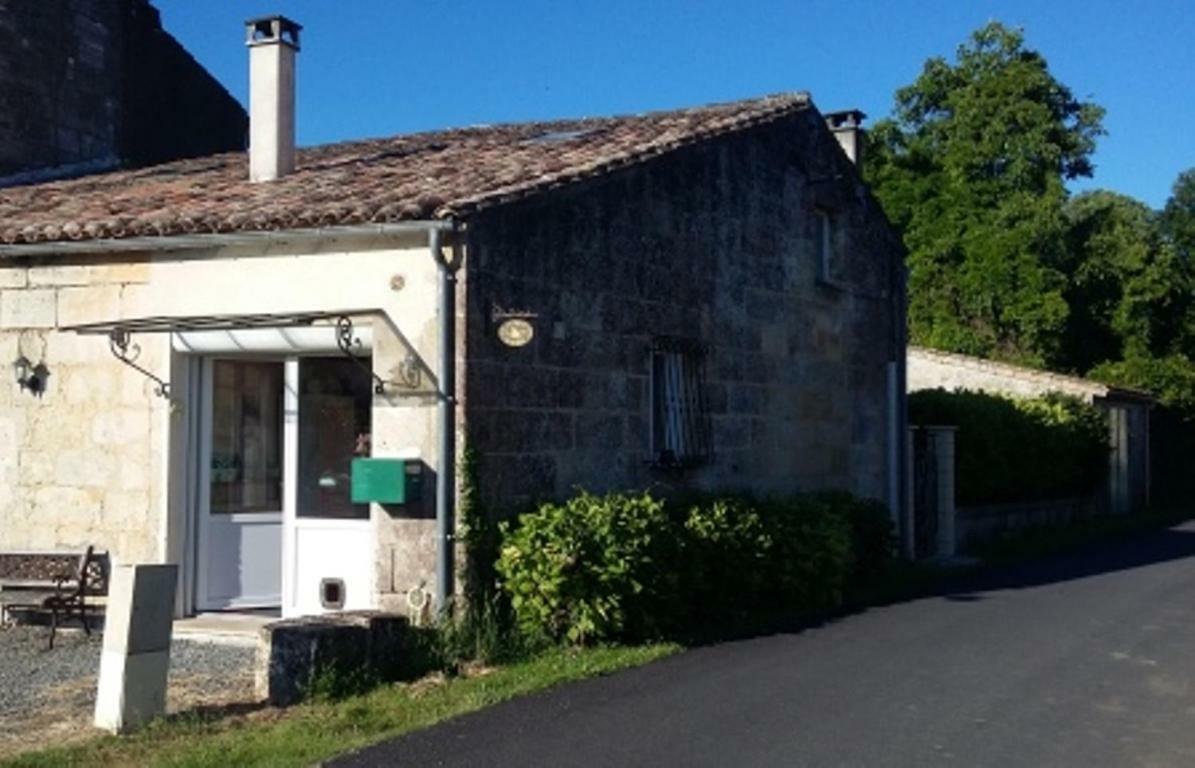 Comps  La Petite Auberge المظهر الخارجي الصورة